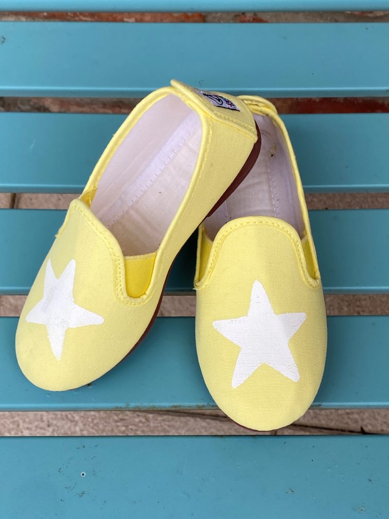 Zapatilla amarilla estrella